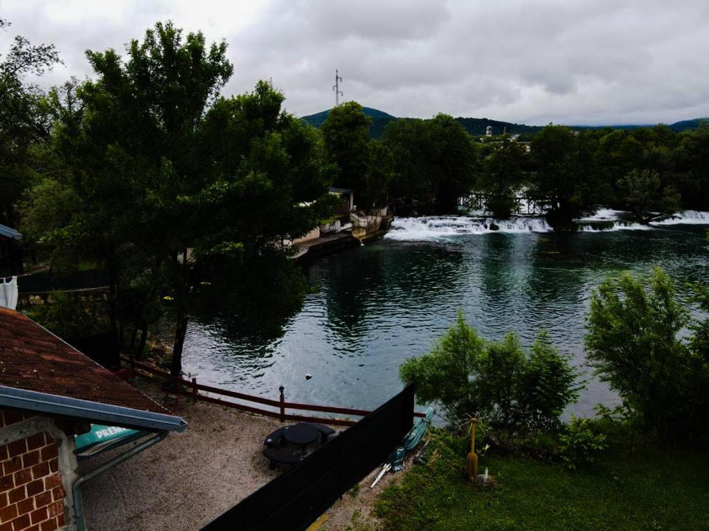 Holiday Home Waterfall View Bihać Extérieur photo